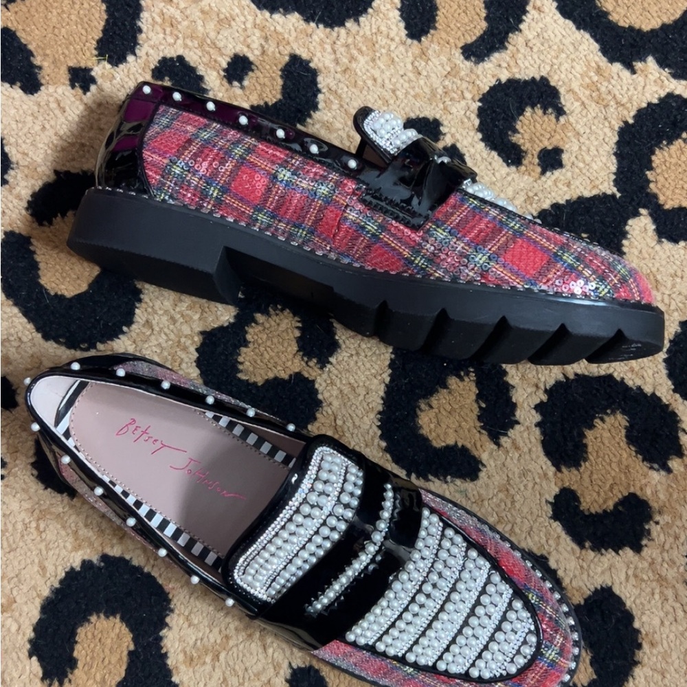 💥SOLD💥Betsey Johnson Plaid and Pearls Red and Black Flats 9.5